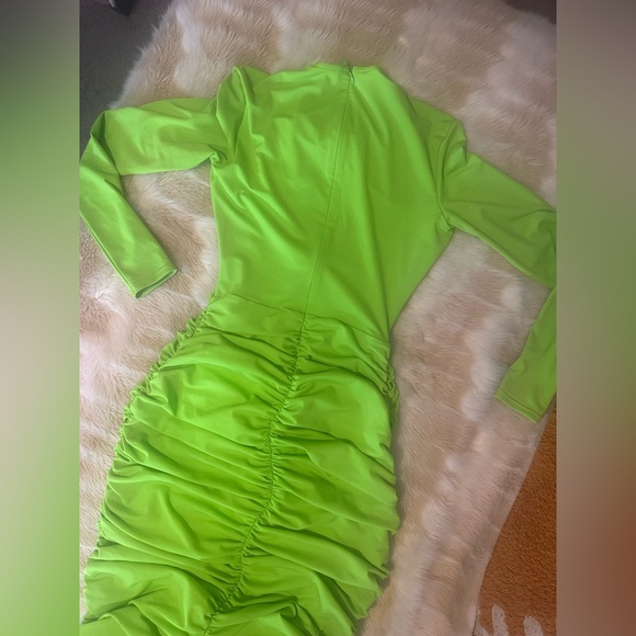Alex Perry Neon Green Ruched Long Sleeve Dress - Picture 11 of 14